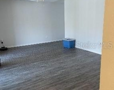 7210 N Manhattan Avenue - Photo Thumbnail 4