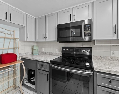 2571 Cyprus Drive - Photo Thumbnail 13