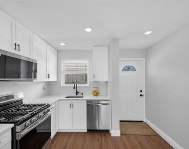 6025 Shore Boulevard S - Photo Thumbnail 12
