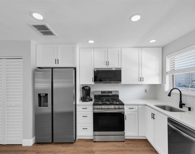 6025 Shore Boulevard S - Photo Thumbnail 10