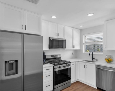 6025 Shore Boulevard S - Photo Thumbnail 11