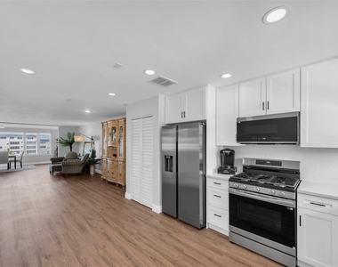 6025 Shore Boulevard S - Photo Thumbnail 13