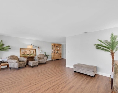6025 Shore Boulevard S - Photo Thumbnail 8