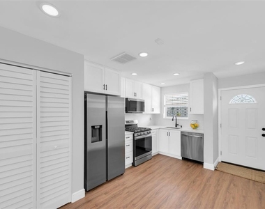 6025 Shore Boulevard S - Photo Thumbnail 14