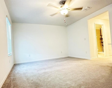 8239 Crescent Oaks Drive - Photo Thumbnail 10