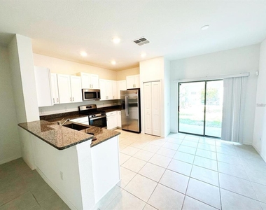 8239 Crescent Oaks Drive - Photo Thumbnail 4