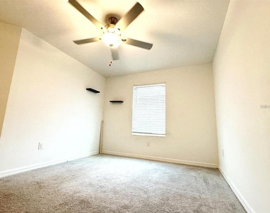 8239 Crescent Oaks Drive - Photo Thumbnail 15