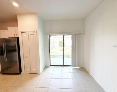 8239 Crescent Oaks Drive - Photo Thumbnail 5