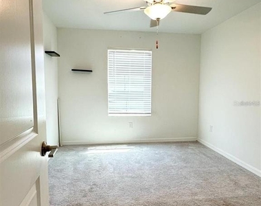 8239 Crescent Oaks Drive - Photo Thumbnail 16