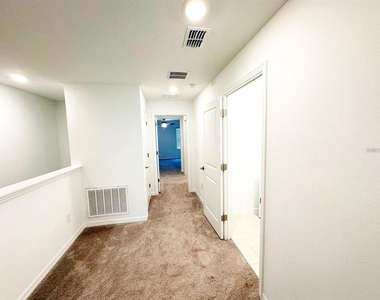 8239 Crescent Oaks Drive - Photo Thumbnail 9