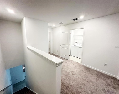 8239 Crescent Oaks Drive - Photo Thumbnail 6