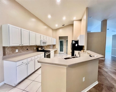 18241 Collridge Drive - Photo Thumbnail 17