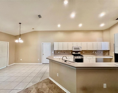18241 Collridge Drive - Photo Thumbnail 16
