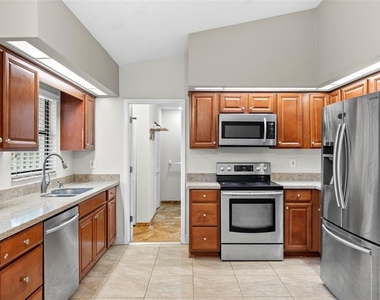 723 Pent Street - Photo Thumbnail 7