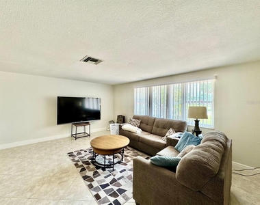 5017 Anchor Way - Photo Thumbnail 3