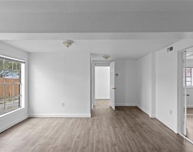 4103 N Howard Avenue - Photo Thumbnail 2