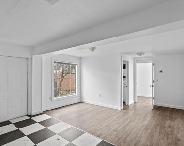 4103 N Howard Avenue - Photo Thumbnail 4