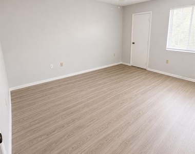 112 Cypress Court - Photo Thumbnail 6