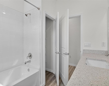 4025 Westwood Fields Loop - Photo Thumbnail 31