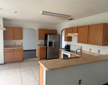 567 Hummingbird Court - Photo Thumbnail 8