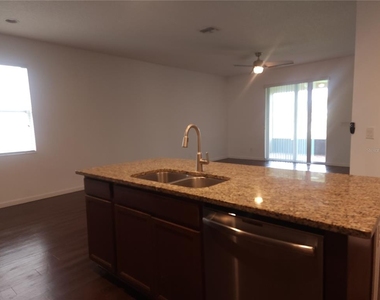 3230 Stratton Circle - Photo Thumbnail 8