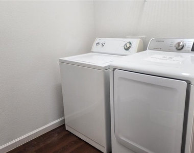 3230 Stratton Circle - Photo Thumbnail 23
