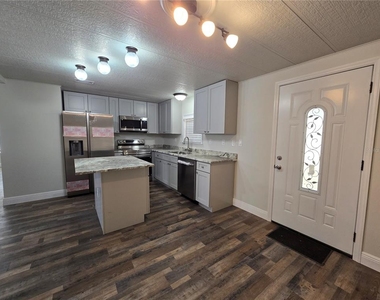 2875 Bay Avenue - Photo Thumbnail 3
