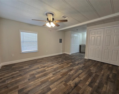 2875 Bay Avenue - Photo Thumbnail 6