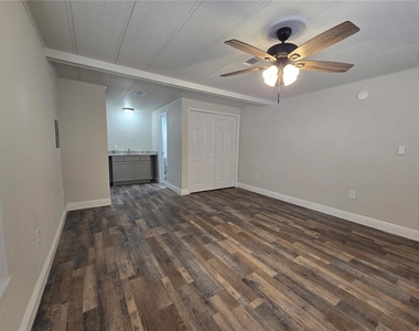 2875 Bay Avenue - Photo Thumbnail 7