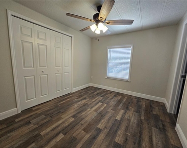 2875 Bay Avenue - Photo Thumbnail 10