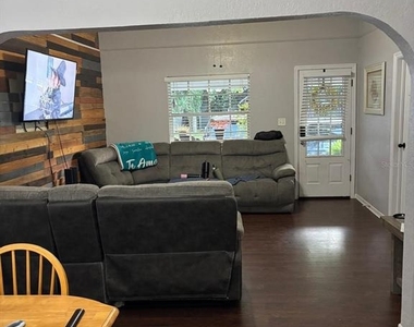 713 Illinois Avenue - Photo Thumbnail 9