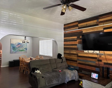 713 Illinois Avenue - Photo Thumbnail 1