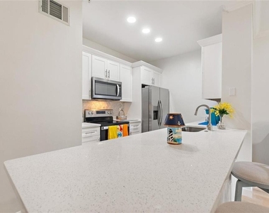 516 Water Street - Photo Thumbnail 4
