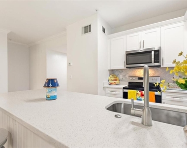 516 Water Street - Photo Thumbnail 5