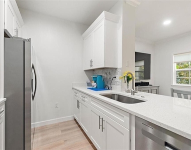 516 Water Street - Photo Thumbnail 6