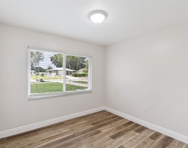 210 E Palm Street - Photo Thumbnail 10
