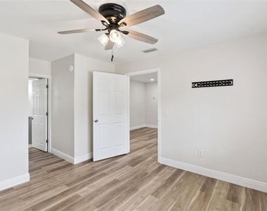 210 E Palm Street - Photo Thumbnail 12