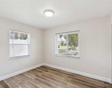 210 E Palm Street - Photo Thumbnail 9