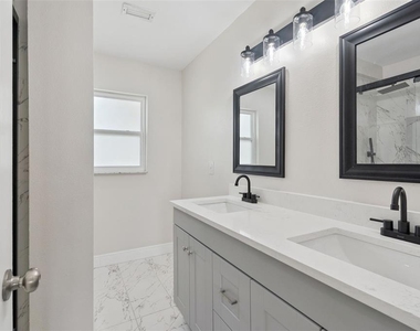 210 E Palm Street - Photo Thumbnail 13