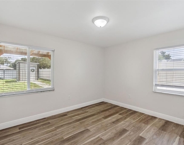 210 E Palm Street - Photo Thumbnail 8