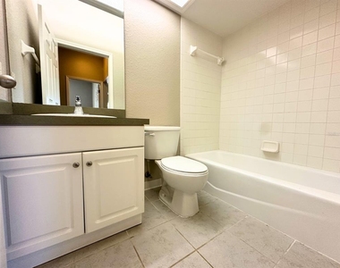 1005 Eagle Pond Drive - Photo Thumbnail 9
