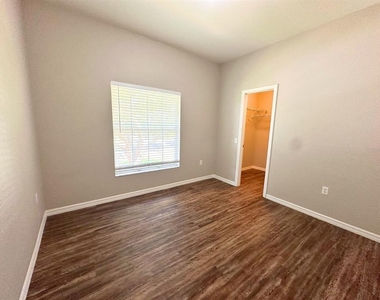 1005 Eagle Pond Drive - Photo Thumbnail 7