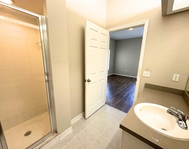 1005 Eagle Pond Drive - Photo Thumbnail 13