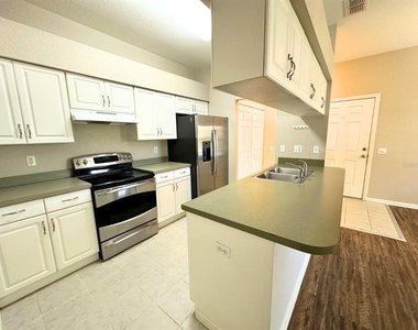 1005 Eagle Pond Drive - Photo Thumbnail 2