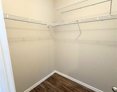 1005 Eagle Pond Drive - Photo Thumbnail 16
