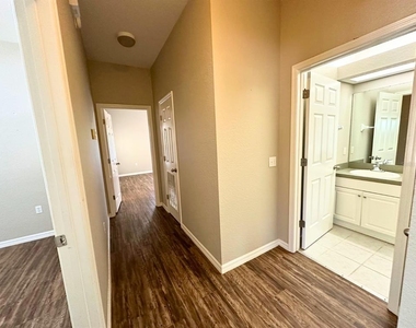 1005 Eagle Pond Drive - Photo Thumbnail 10