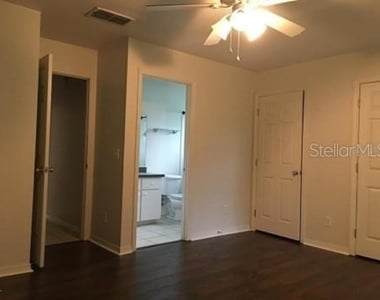 4545 Sw 38th Place - Photo Thumbnail 4