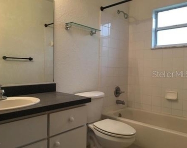 4545 Sw 38th Place - Photo Thumbnail 9