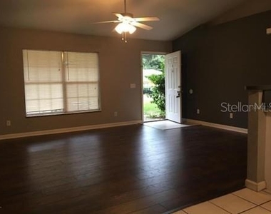 4545 Sw 38th Place - Photo Thumbnail 2