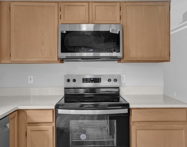 3521 Moss Pointe Place - Photo Thumbnail 7